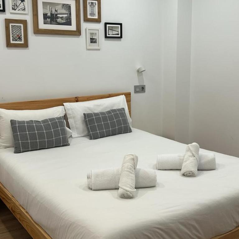 Urban Home in Bilbao - Three-Bedroom Apartment - 4