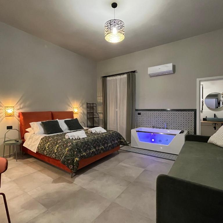 Palermo City Garden Lux Suites - Deluxe Suite with Spa Bath - 1