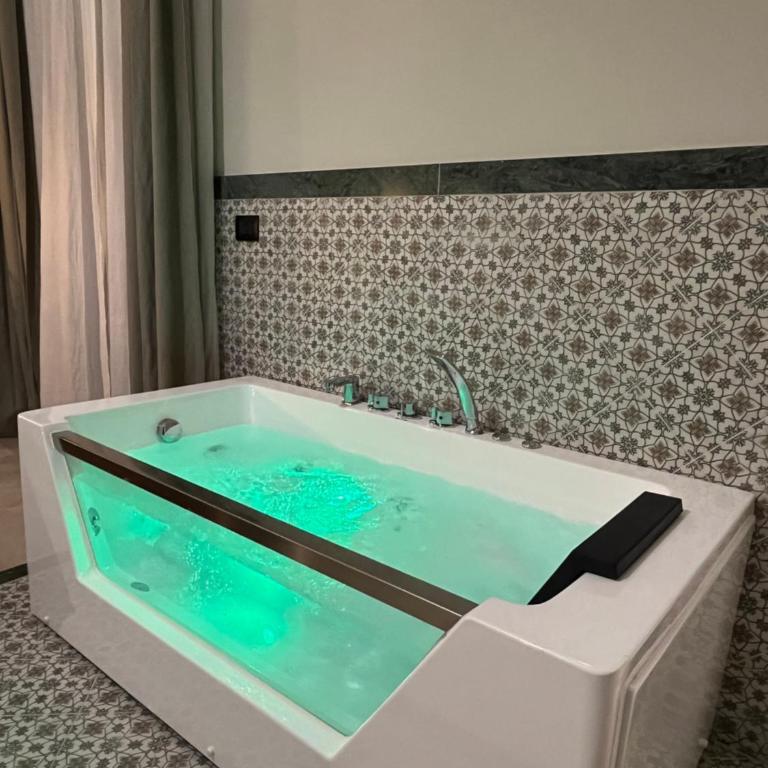 Palermo City Garden Lux Suites - Deluxe Suite with Spa Bath - 8