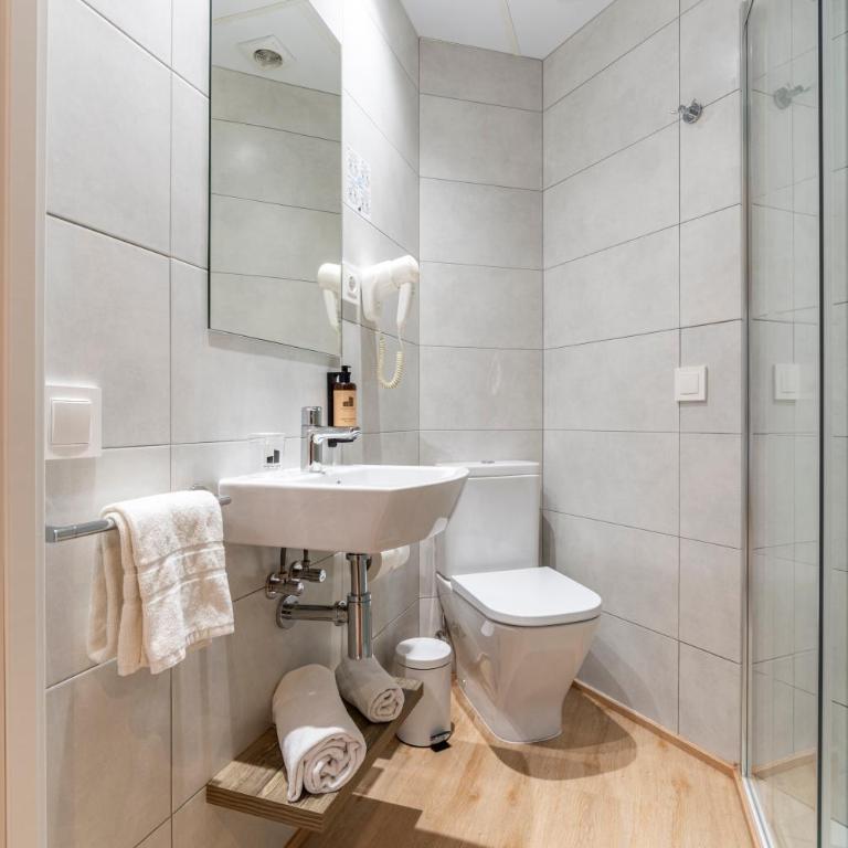 Hostal Sans - Chambre Simple avec Balcon - 8
