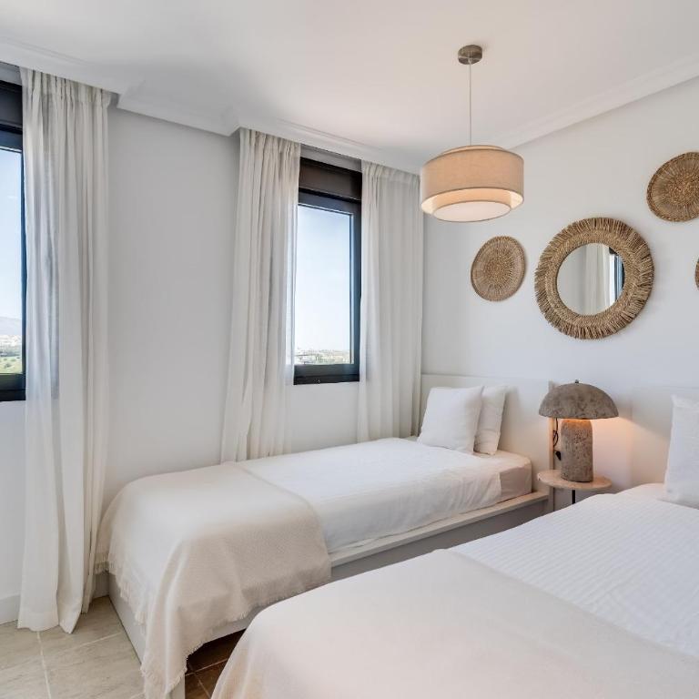 Sea View & Mountain View Apartment with Private Jacuzzi - Sunset Golf, Estepona - Apartamento - 20