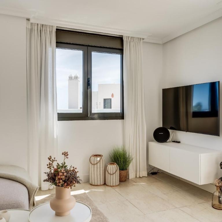 Sea View & Mountain View Apartment with Private Jacuzzi - Sunset Golf, Estepona - Apartamento - 11