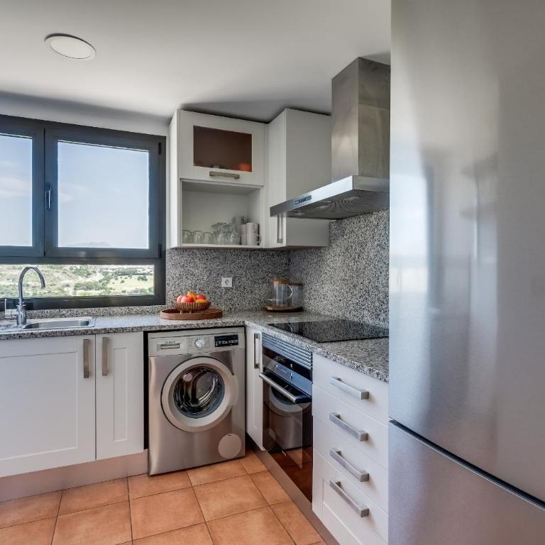 Sea View & Mountain View Apartment with Private Jacuzzi - Sunset Golf, Estepona - Apartamento - 37