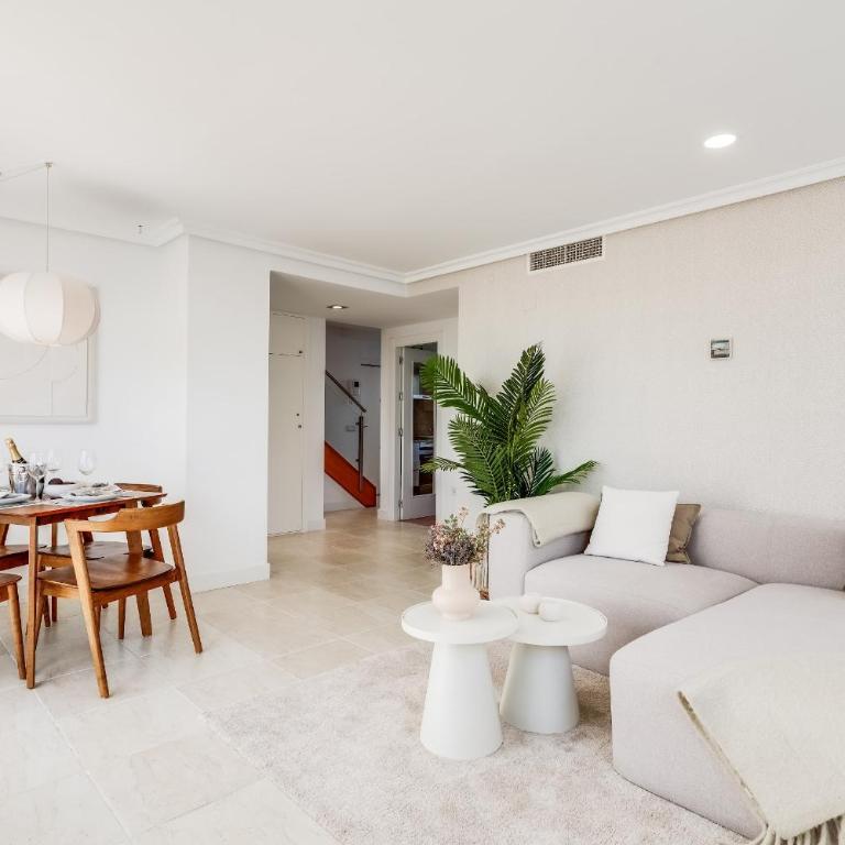 Sea View & Mountain View Apartment with Private Jacuzzi - Sunset Golf, Estepona - Apartamento - 3