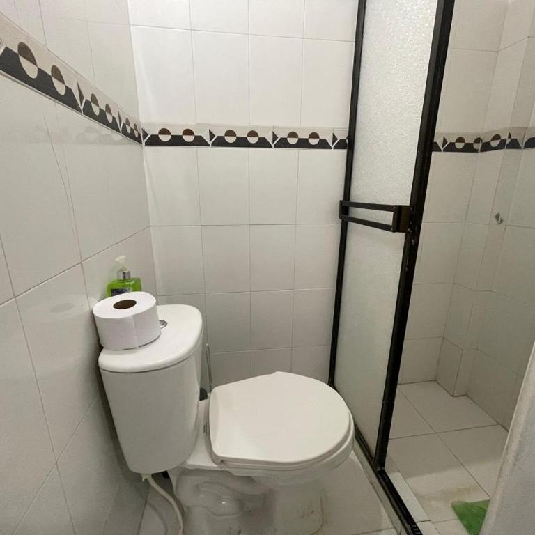 Espectacular apartamento de 4 alcobas en el Laguito - Two-Bedroom Apartment - 12