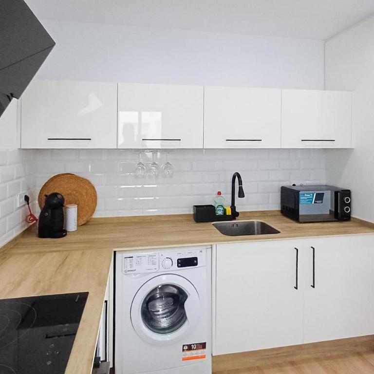 Amazing Apartment In Barbate With Wifi - Apartamento de 2 dormitorios - 3