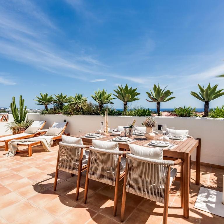 Sea View & Mountain View Apartment with Private Jacuzzi - Sunset Golf, Estepona - Apartamento - 1