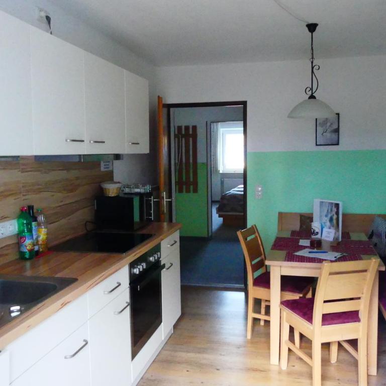 Ferienwohnungen Haus Kunterbunt - Apartment mit Balkon - 1