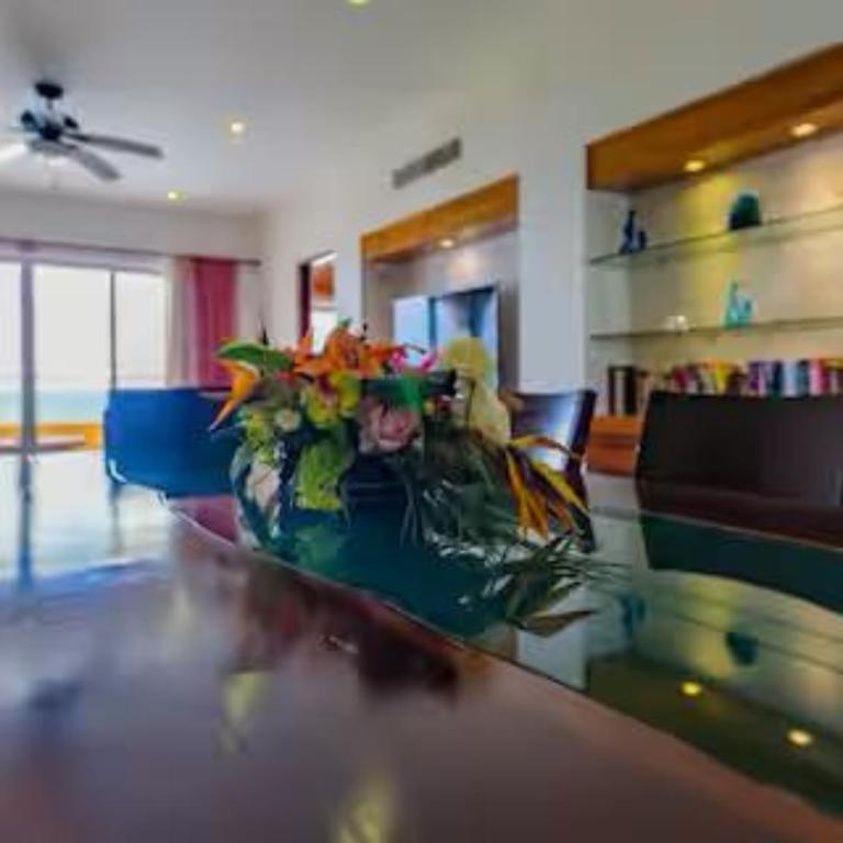 SEA-FRONT VILLA, Isla Mujeres! Stunning Sea Views! - Two-Bedroom Apartment with Balcony and Sea View - 33