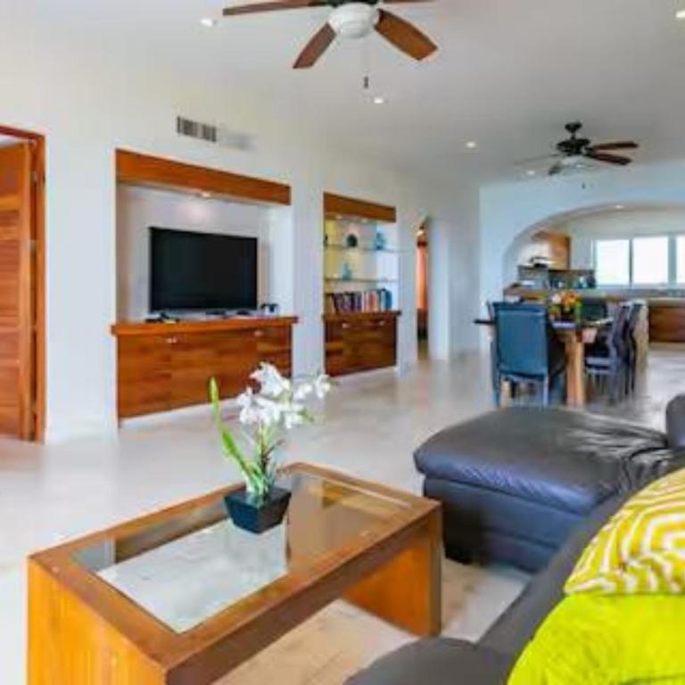 SEA-FRONT VILLA, Isla Mujeres! Stunning Sea Views! - Two-Bedroom Apartment with Balcony and Sea View - 13