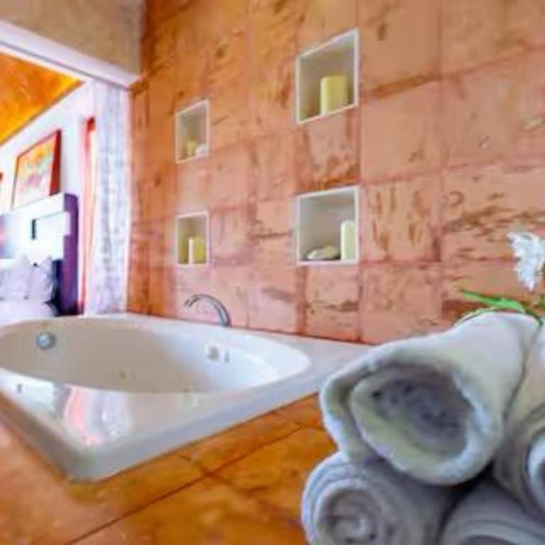 SEA-FRONT VILLA, Isla Mujeres! Stunning Sea Views! - Two-Bedroom Apartment with Balcony and Sea View - 24