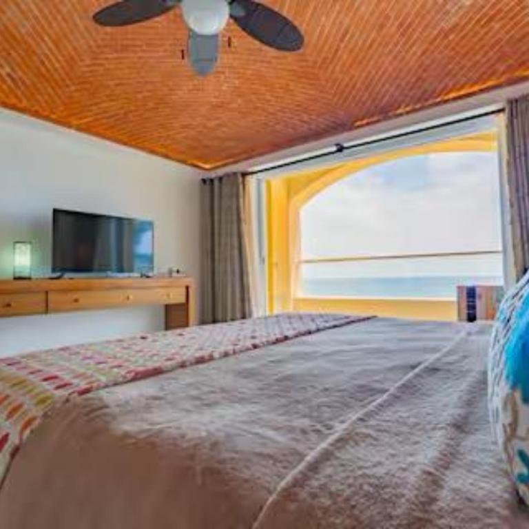 SEA-FRONT VILLA, Isla Mujeres! Stunning Sea Views! - Two-Bedroom Apartment with Balcony and Sea View - 17