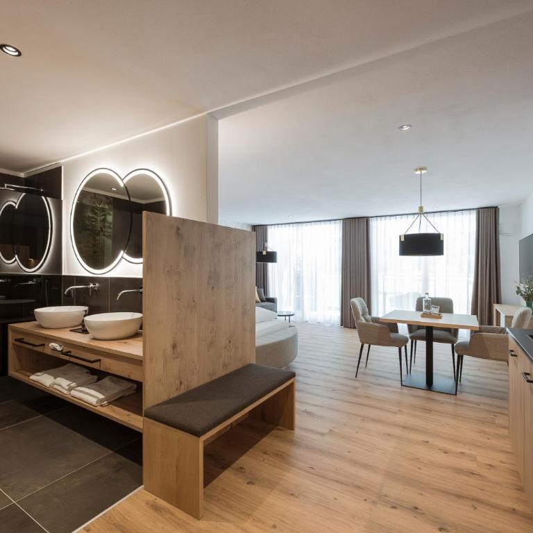 Ramilia Family Apartments Restaurant & Pizzeria - One-Bedroom Apartment with Balcony - 2