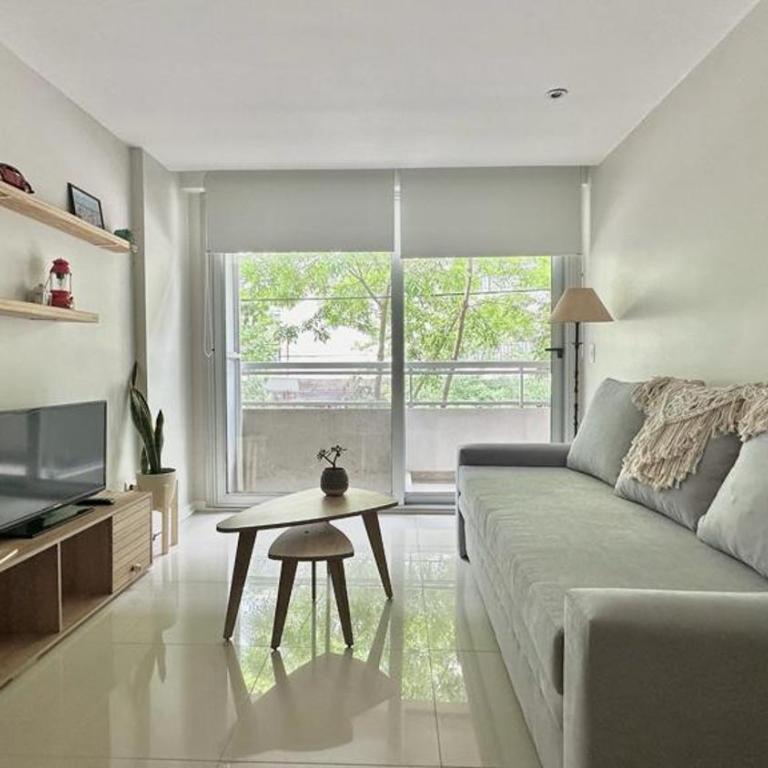 Check and Home - Sarmiento - Moderno con Pileta y Cochera - One-Bedroom Apartment with Balcony - 2