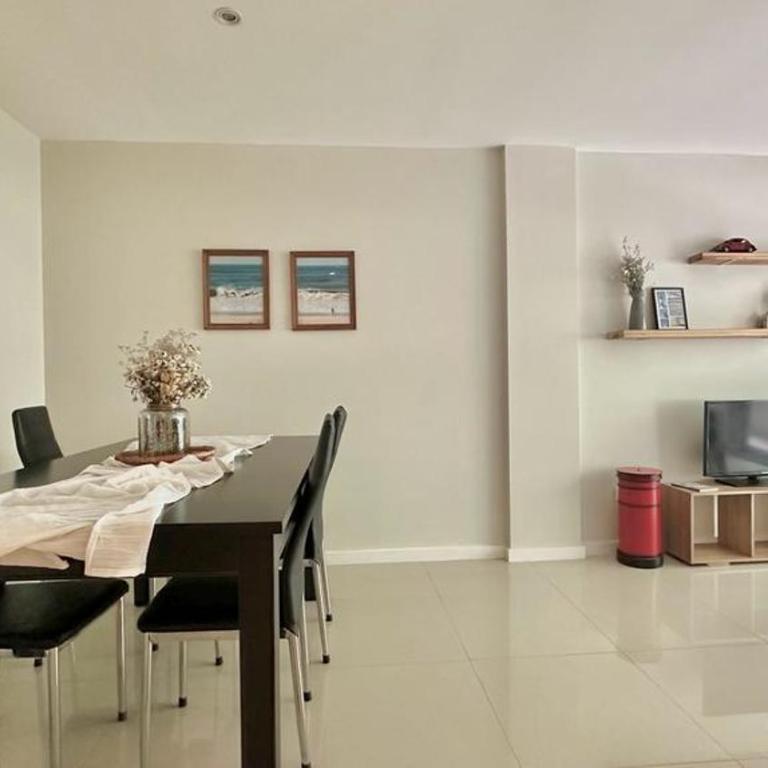 Check and Home - Sarmiento - Moderno con Pileta y Cochera - One-Bedroom Apartment with Balcony - 3