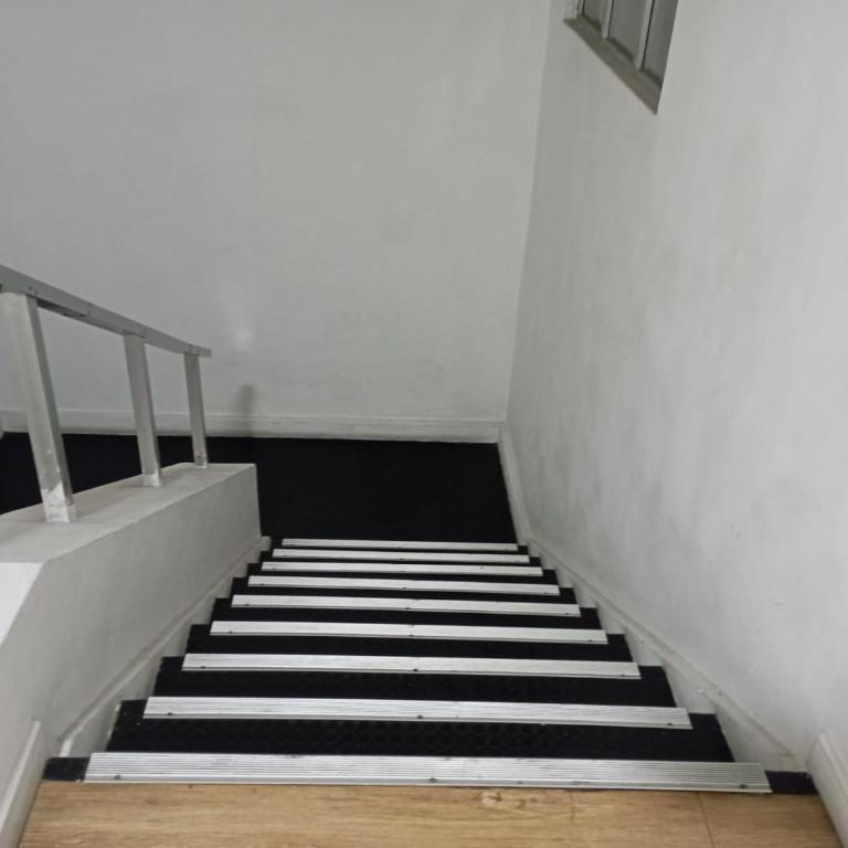 Alojamiento cerca a Metro Moneda - Estudio Doble Deluxe - 3