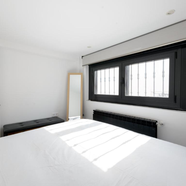 Alojamiento temporal en plaza Santa Ana - Two-Bedroom Apartment - 6