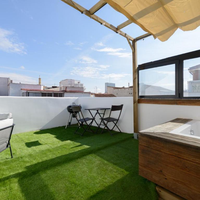 Alojamiento temporal en plaza Santa Ana - Two-Bedroom Apartment - 1