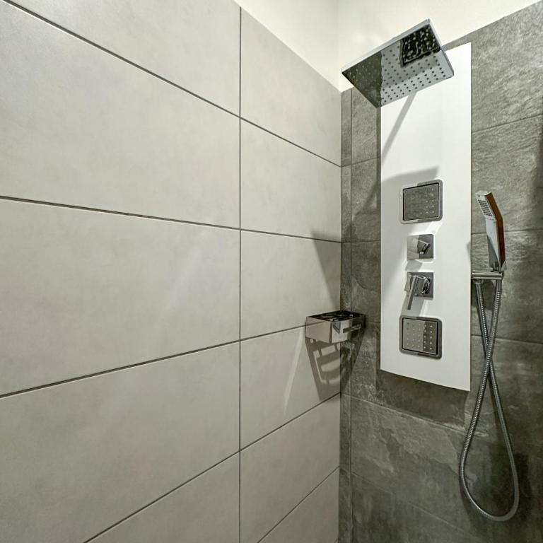 Ampio e luminoso appartamento Arona Galleria - Appartamento Deluxe con 1 Camera da Letto - 7