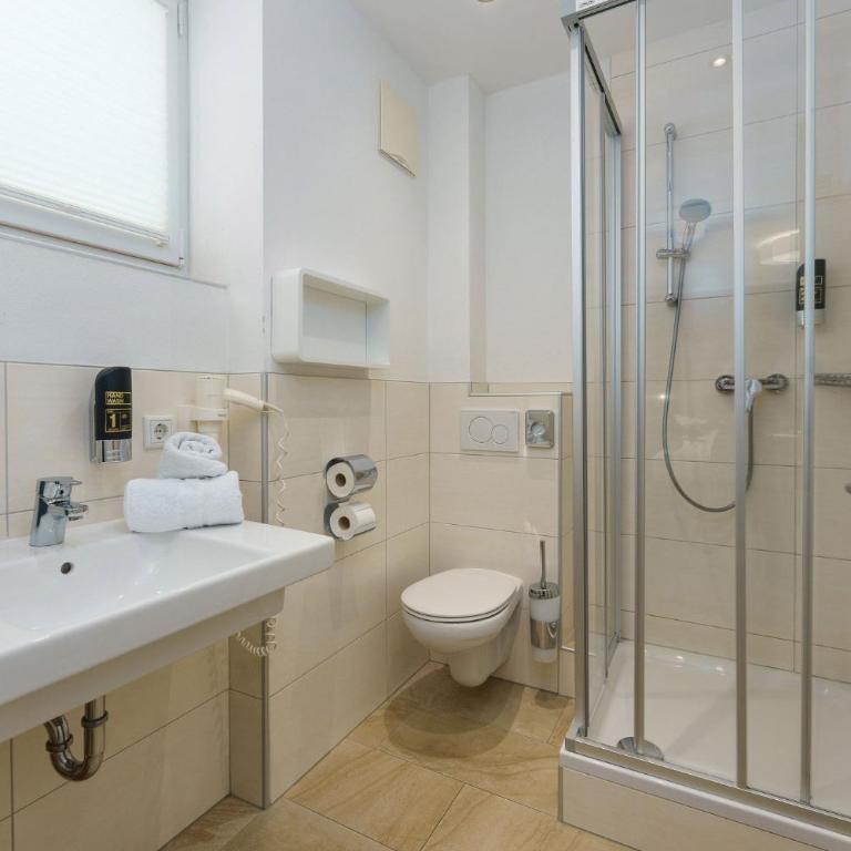 Landhaus Hubertus Wellness & Breakfast - Doppelzimmer mit Balkon - 9
