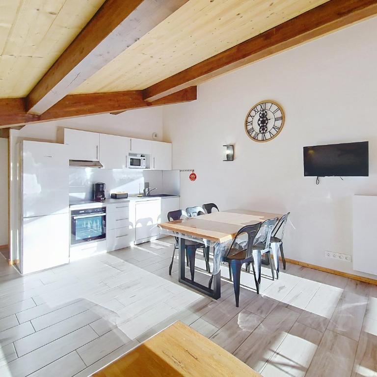 Crémaillère CL402 MODERN & CENTER 6 Pers - Apartment with Balcony - 3