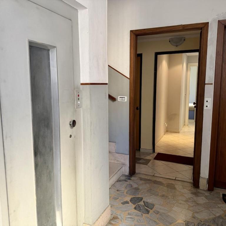 HOST4U - In Centro a Imperia con Balcone - Casa Margherita - Appartamento con 1 Camera da Letto - 9