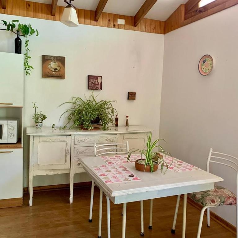 Cabaña con Patio y Árboles - One-Bedroom House - 5