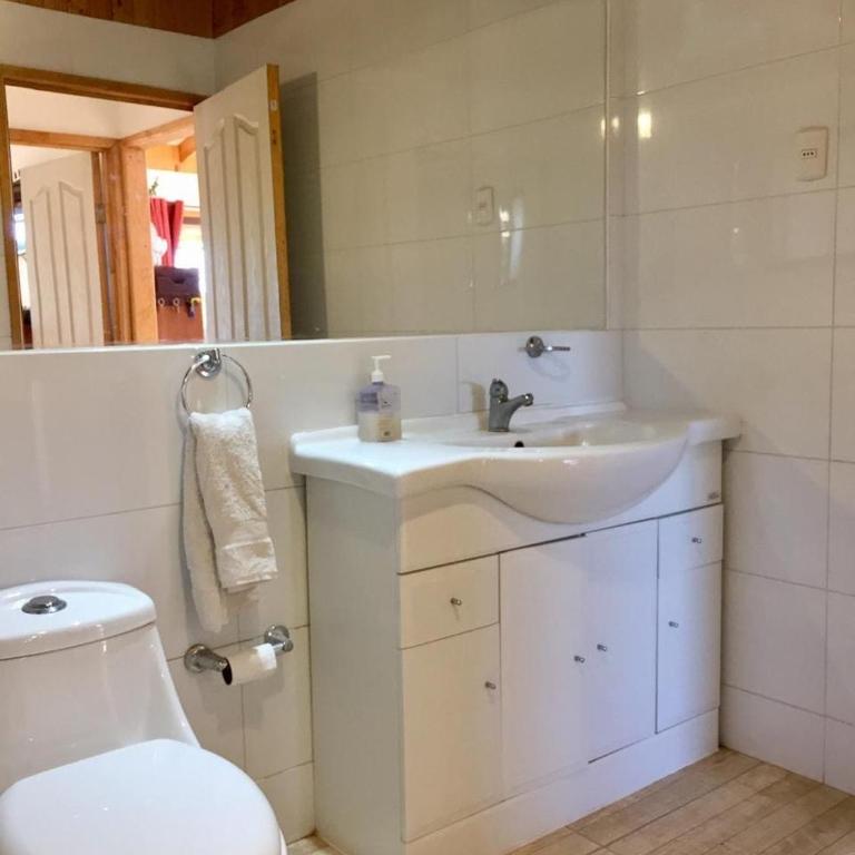 Cabaña con Patio y Árboles - One-Bedroom House - 17