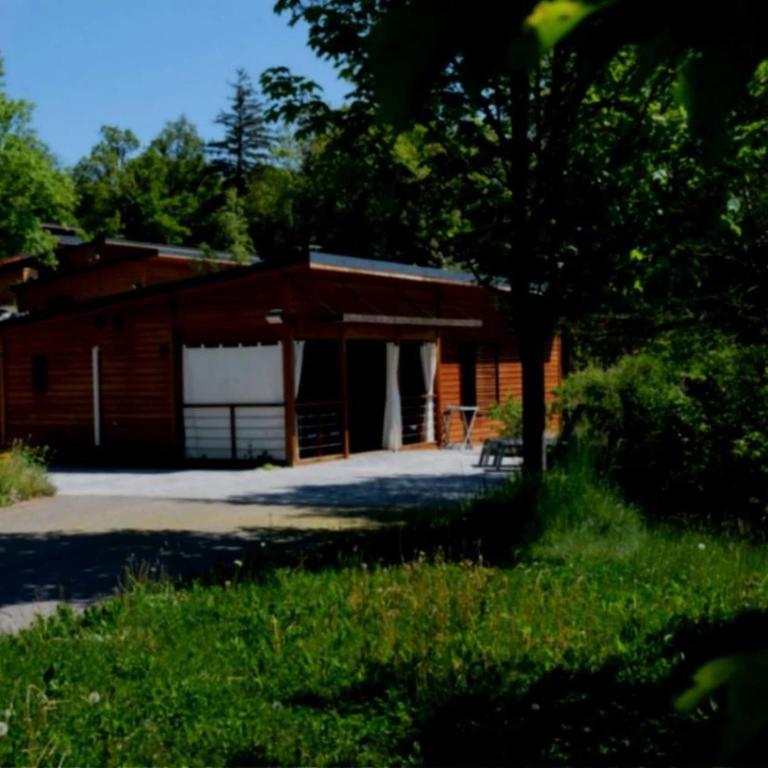ZEcamping 3 pet friendly restaurant avec une vue panoramique - Three-Bedroom Chalet 2 - Shared Sanitary Facilities - 8