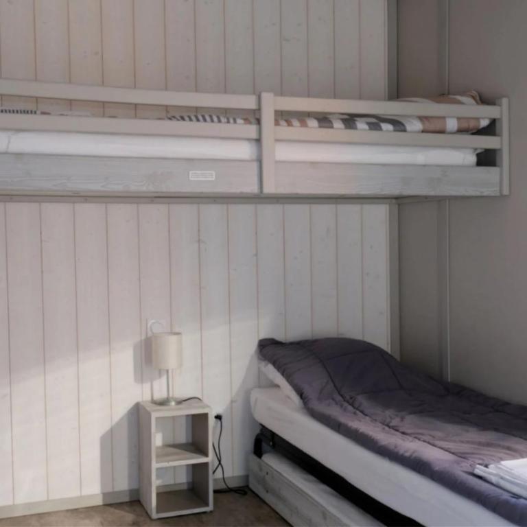 ZEcamping 3 pet friendly restaurant avec une vue panoramique - Three-Bedroom Chalet 2 - Shared Sanitary Facilities - 9