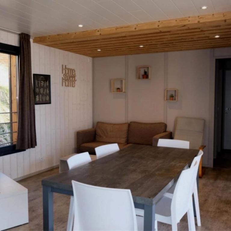 ZEcamping 3 pet friendly restaurant avec une vue panoramique - Three-Bedroom Chalet 2 - Shared Sanitary Facilities - 12