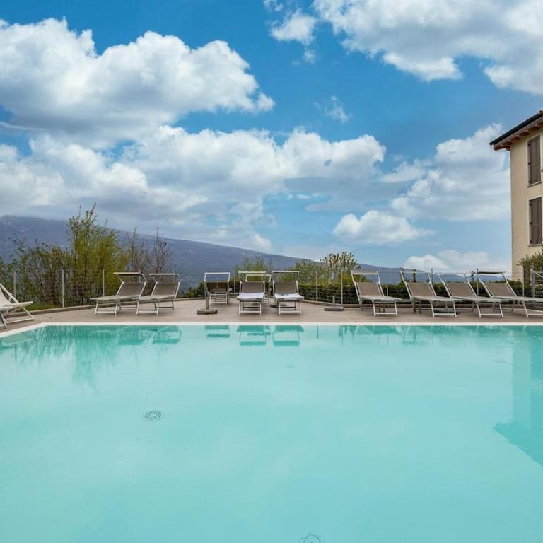 Residence La Villa - Cuore - Appartamento con 2 Camere da Letto e Balcone - 2