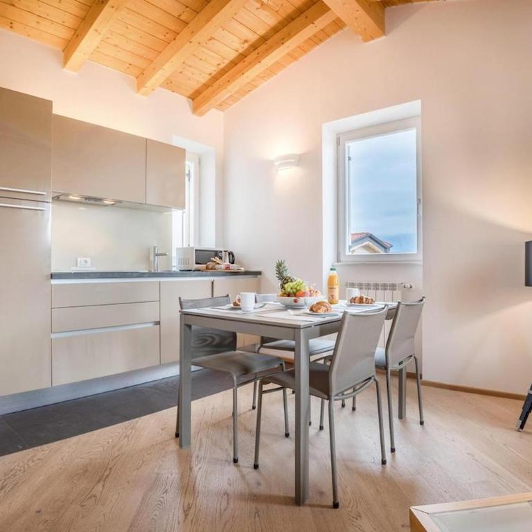 Residence La Villa - Cuore - Appartamento con 2 Camere da Letto e Balcone - 4