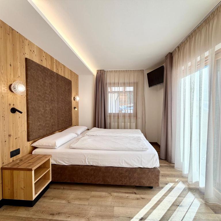 B&B Cèsa Planber Mountain View BIKE FRIENDLY - Quadruple Superior Room with Balcony and Mountain View - 1