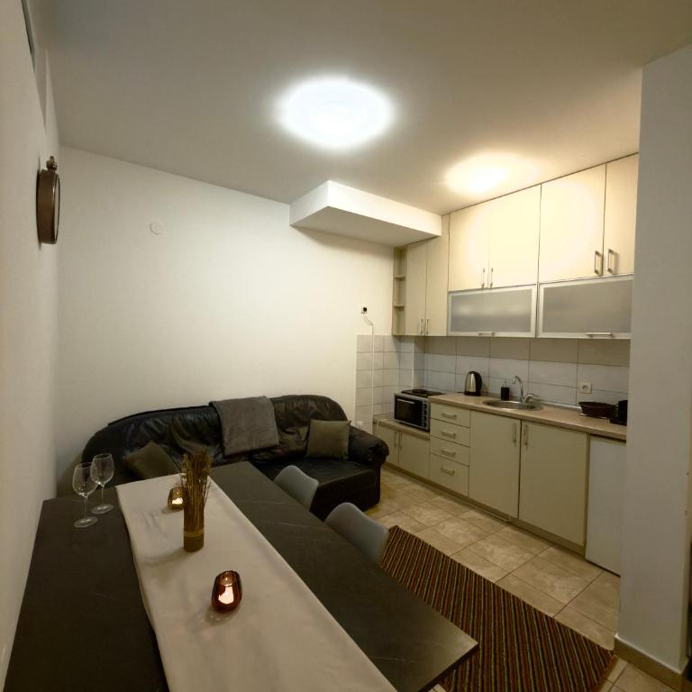 Luma Budva Apart Hotel - Deluks Apartman sa 2 Spavaće Sobe i Balkonom - 9