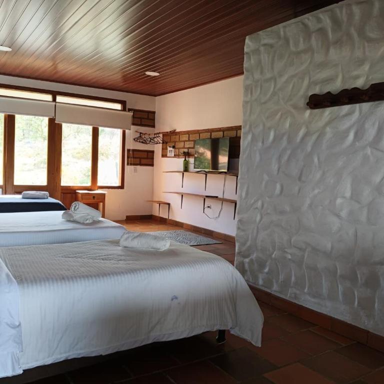 Hotel Pliosaurio Campestre - Habitación Cuádruple con baño privado - 12