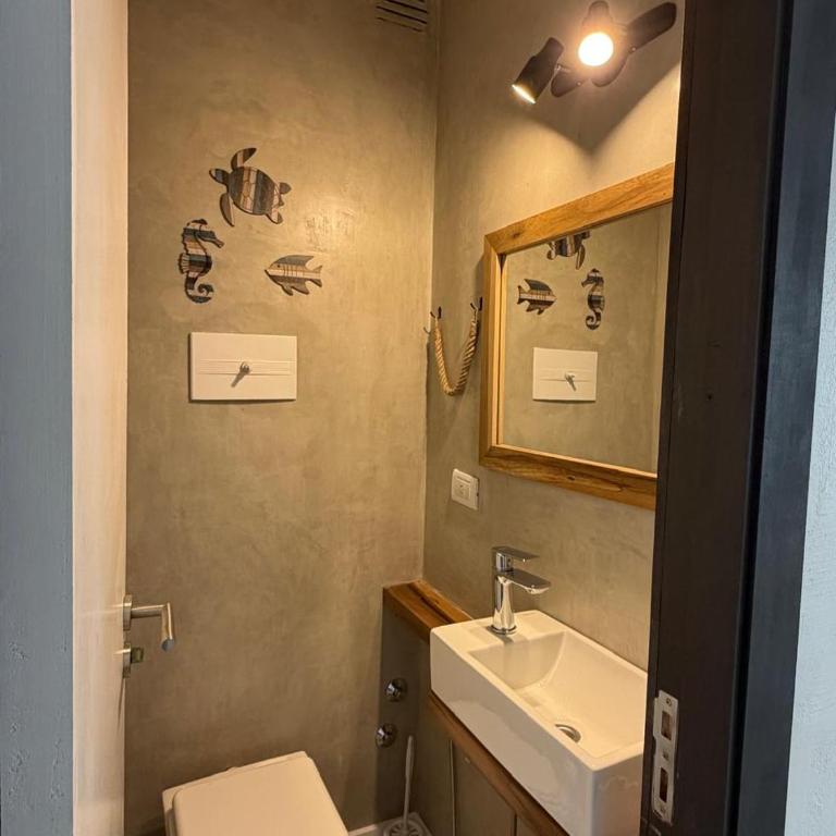 Duplex moderno reciclado a metros del mar - Three-Bedroom Apartment - 14