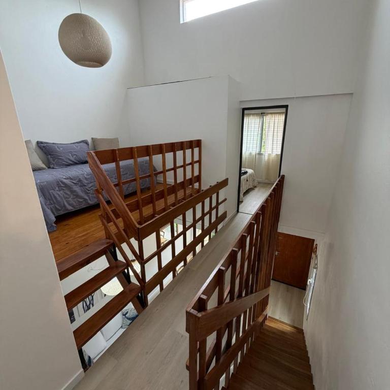 Duplex moderno reciclado a metros del mar - Three-Bedroom Apartment - 16