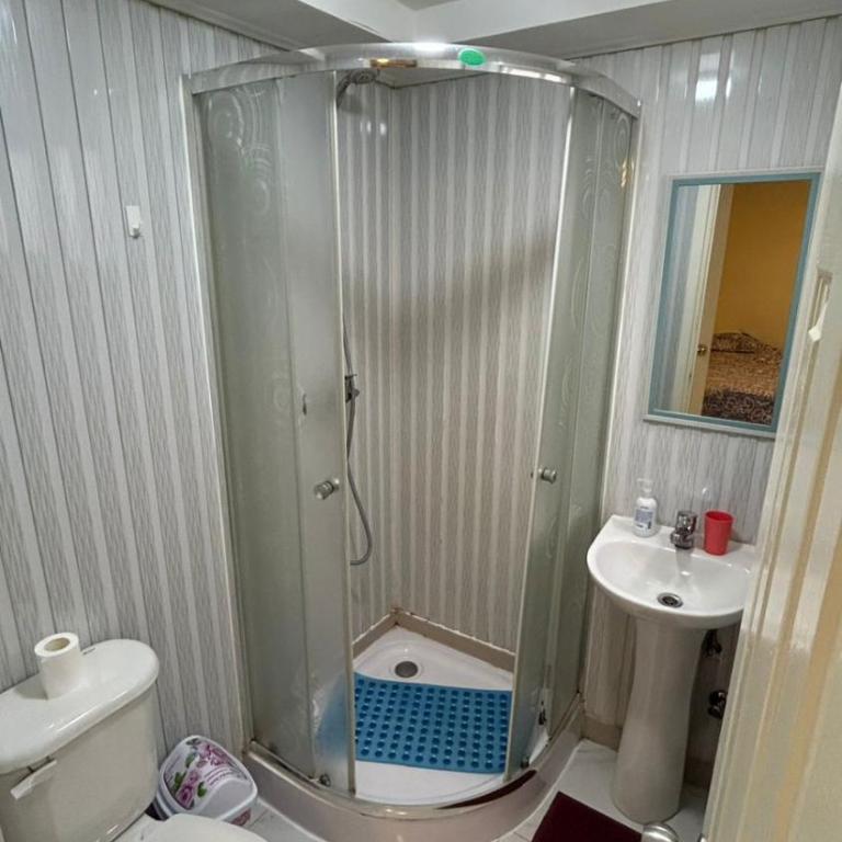 Hostal Del Tuto - Family Room with Private Bathroom - 1