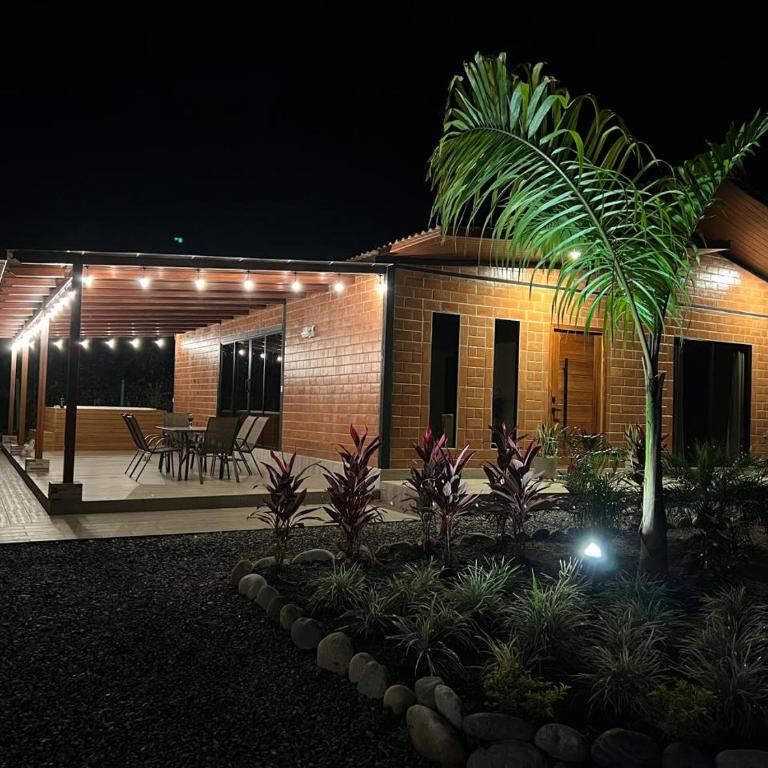 Azlins House - Three-Bedroom House - 1