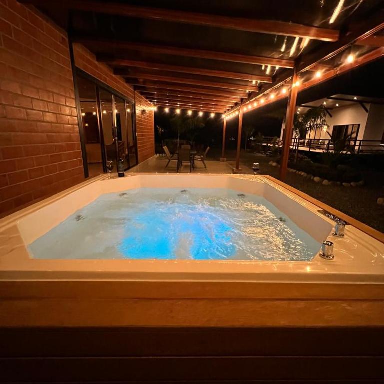 Azlins House - Three-Bedroom House - 5