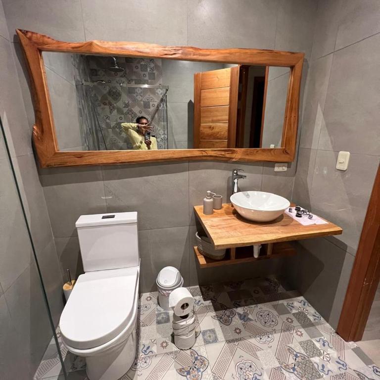 Azlins House - Three-Bedroom House - 7