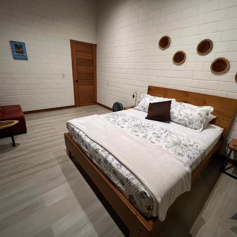 Azlins House - Three-Bedroom House - 16