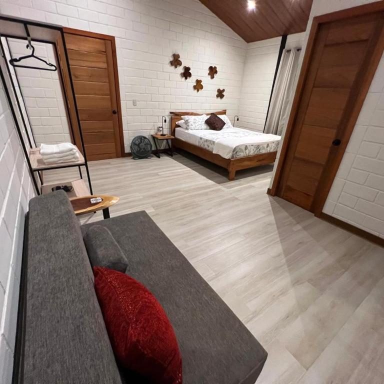 Azlins House - Three-Bedroom House - 18