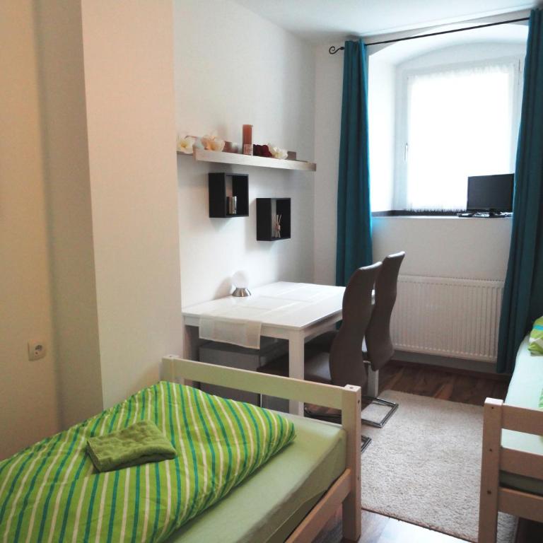 Rentcenter79 - Twin Room with Shared Bathroom - 8