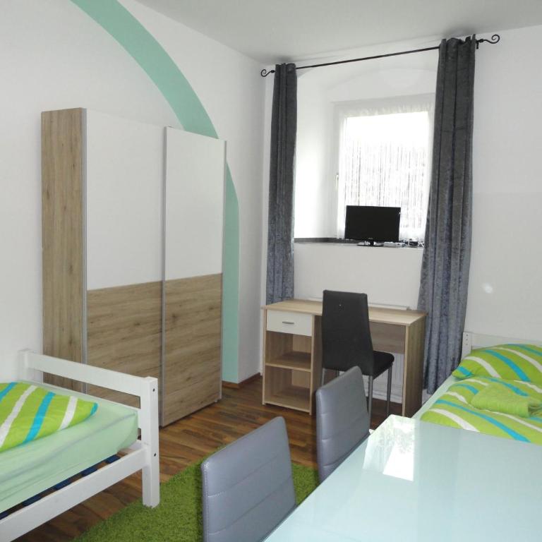 Rentcenter79 - Twin Room with Shared Bathroom - 10