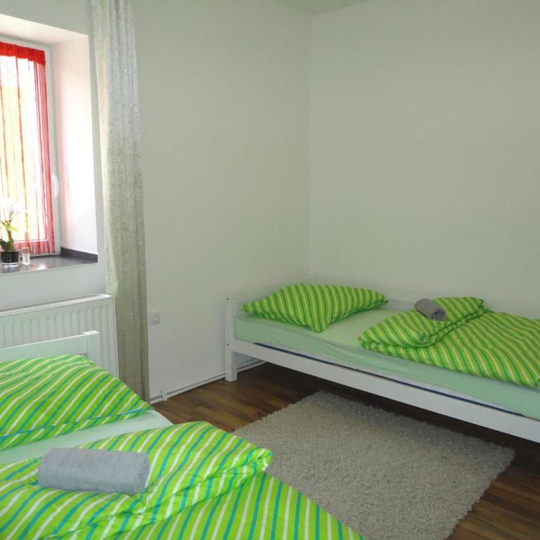 Rentcenter79 - Twin Room with Shared Bathroom - 3