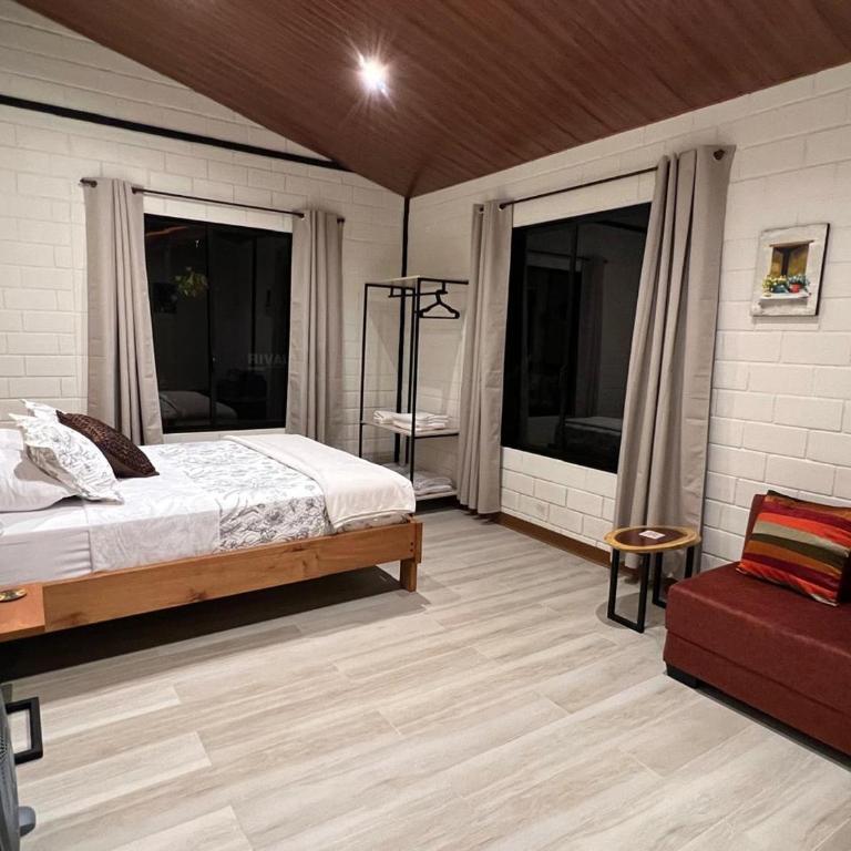 Azlins House - Three-Bedroom House - 8