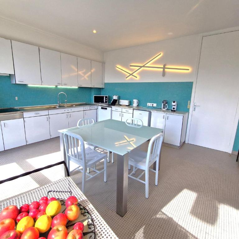 Evian villa with Lake Geneva views in 1960 mid-century modern style - Villa - 14