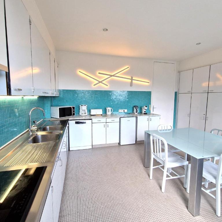 Evian villa with Lake Geneva views in 1960 mid-century modern style - Villa - 15